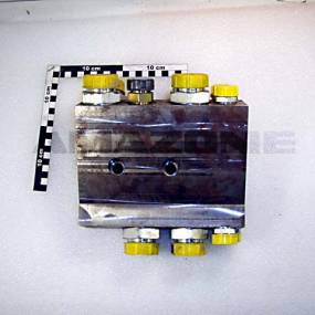 Verteilerblock Pendelrahmen Sx links Bis Sx00000143 / Metrische Anschlüsse (Y8391042) Amazone